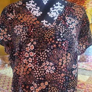 Hinge short sleeved blouse size large